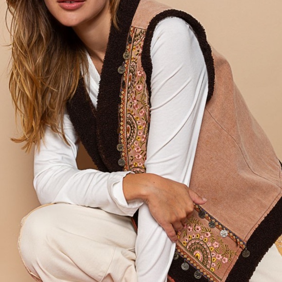 B11P🤎POL perfect faux shearling brown vest w/amazing embroidery+faux fur… - Picture 8 of 14